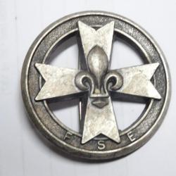I128) lot  ancien insigne scout - F S E - delsart =  fleur de lys