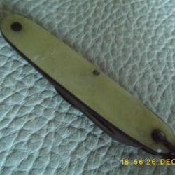 Couteau navette pliant 2 pieces,fabrication française des années 50/60 Très bon état