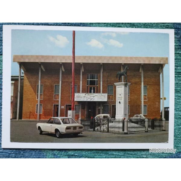 Carte postale La Piazza Cavallino Italie Fiat 124 Coup