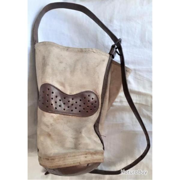 US310810. Musette mangeoire  chevaux