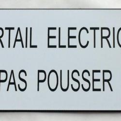 Pancarte "PORTAIL ELECTRIQUE NE PAS POUSSER SVP"  format 75 x 150 mm fond BLANC