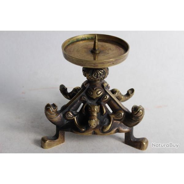 Pique cierge bronze tripode