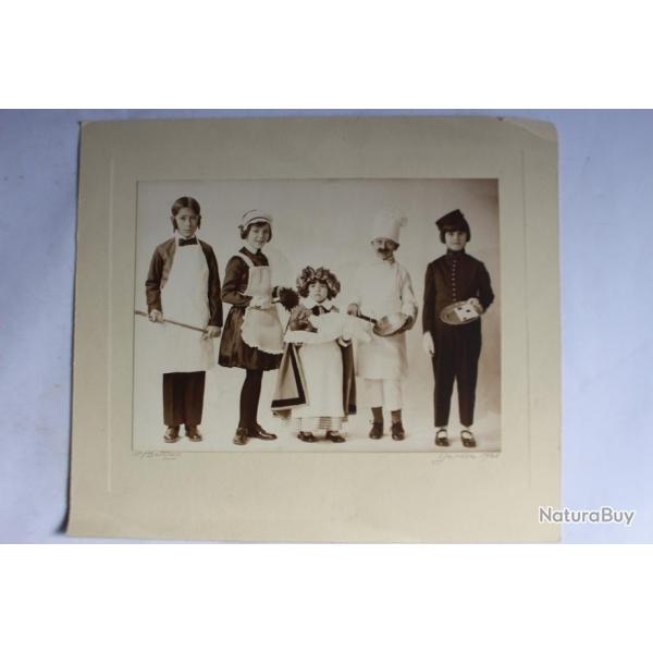 Photographie Enfants dguiss tenues travail P. Bonzon Genve 1928