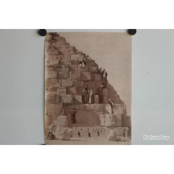 Photo orientaliste Lkgian Descente de Pyramide