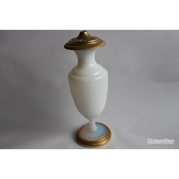 SEVRES pied de lampe vase en cristal opalin