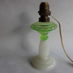 Lampe a pétrole verre opalin et verre a l'urane ouraline XIXe siècle
