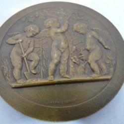 Médaille bronze anges jardiniers par Alphée Dubois fin XIXé siècle