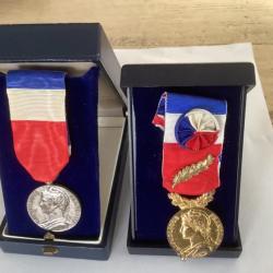 Lot de 2 médailles du travail - Monnaie de Paris (argent 20 ans et or 35 ans) - Vème République