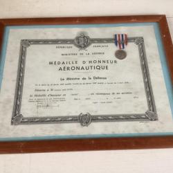 très belle médaille d'honneur aéronautique - échelon argent - avec son brevet - 1987