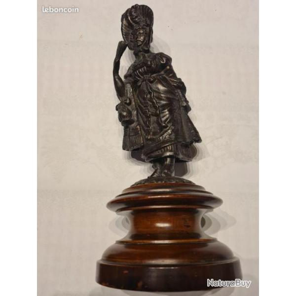 Statuette femme ,marquise