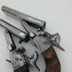 Paire de pistolets à deux canons juxtaposés 9mm à broche