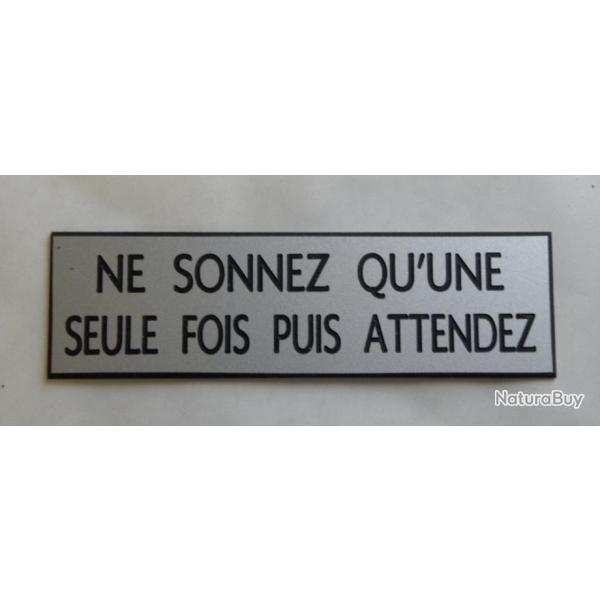 Plaque adhsive "NE SONNEZ QU'UNE SEULE FOIS PUIS ATTENDEZ" Format 50x150 mm