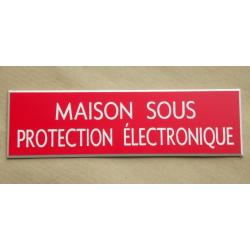 Plaque adhésive MAISON SOUS PROTECTION ÉLECTRONIQUE rouge format 29 x 100 mm