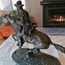 Très joli Bronze Trooper off the plains d'après Fréderic Remington