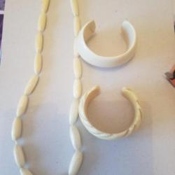 2 bracelets +1 collier en os de bovin