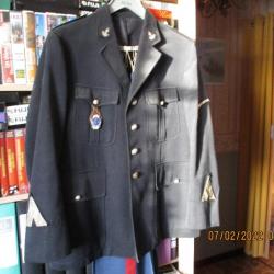 un uniforme de douannier