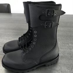 PAIRE DE RANGERS ARMEE FRANÇAISE T43 NEUVES