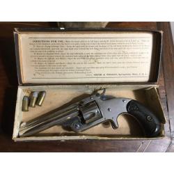Smith & Wesson cal 32 mod 1 1/2. Excellent état. Les cartouches ne sont pas vendues avec l'arme.