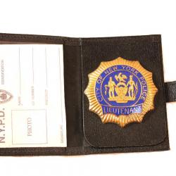 Plaque police New york Lieutenant avec porte cuir réf bo99