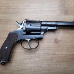 Magnifique revolver type municipal de calibre 7.5 mm / compatible 32 SW LONG
