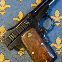 Rarissime pistolet semi-automatique Smith et Wesson modèle 13 calibre 35 S&W
