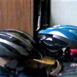 2 casques de vélo VTT