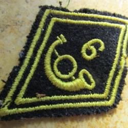 médaille insigne 6° Bataillon de Chasseurs Alpins, losange de bras, laine jaune mod 45 armée terre