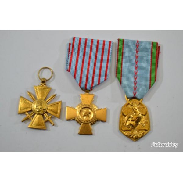 Lot mdailles Franaises Croix du Combattant WW2, Rsistance et croix de guerre 1939