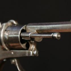 revolver à broche Garnier Chobert, 1883, "Le Parisien"