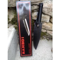 Couteau Rambo I First Blood Kit de Survie Lame Acier Inox Manche Paracorde Etui Cuir NON NUMEROTé 01