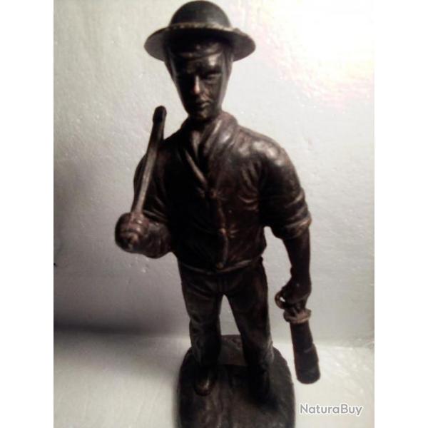 FIGURINE " GUEULE NOIRE " mineur de fond avec lampe et piolet