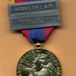 Médaille de la Défense Nationale échelon or,agrafes Armée de l'Air et MAE