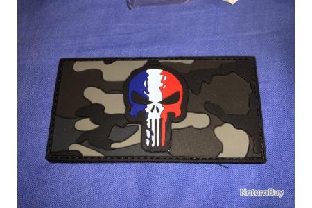 https://one.nbstatic.fr/uploaded/20220411/9064040/thumbs/450h300f_00001_Patch-ecusson-velcro-Punisher-dark-camo-France-patriote-francais-camouflage.jpg