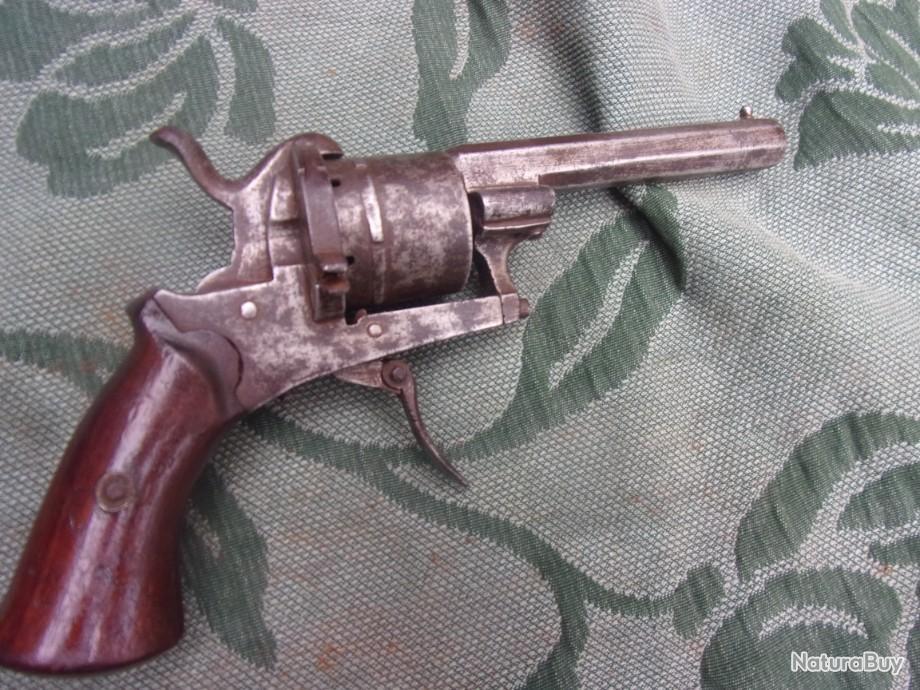 Un Revolver Type De Lefaucheux Pistolets Et Revolvers Broches