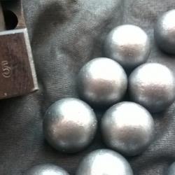 80 Balles ronde (hyper-sphérique) Calibre .675 - 17,10mm Poids 460 grains , roulées graphitée