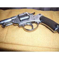 revolver MAS 1873 calibre 11,5mm.