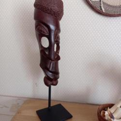 Superbe masque Africain sur pied