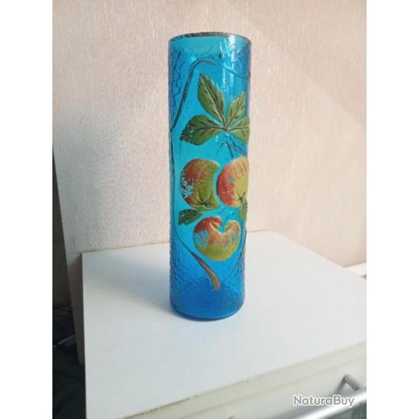 vase bleu au decor en relief fruit et feuilles priode 1900 hauteur 27 cm diamtre 8 cm