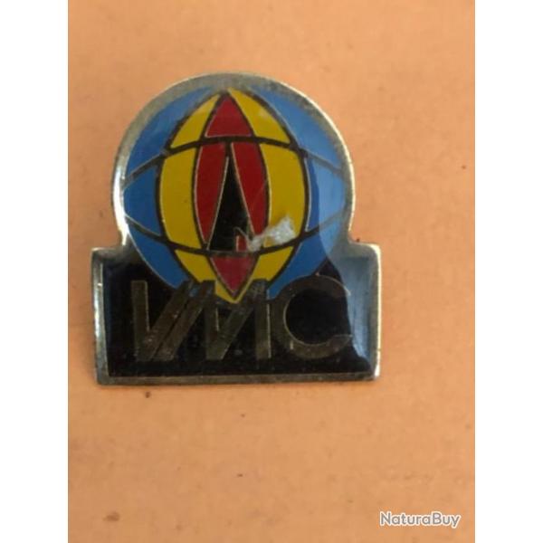 1 pin's Vmc bleu noir Pche collection