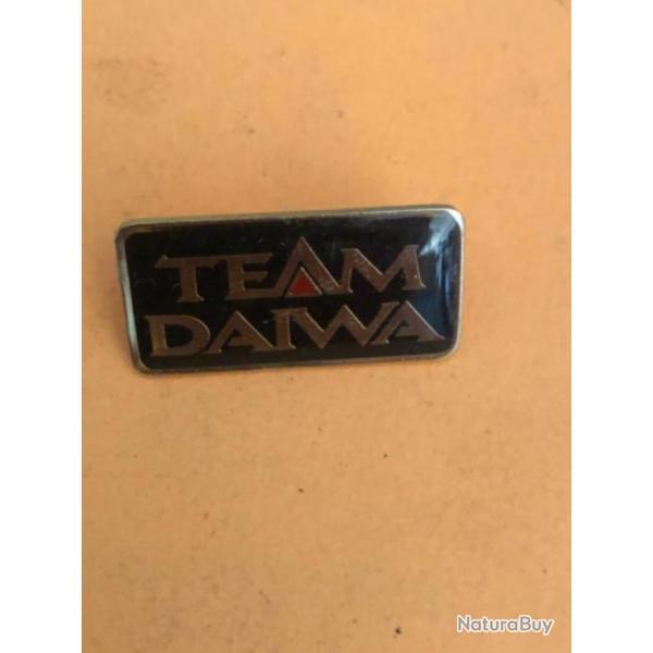 1 pin's team daiwa noir  Pche collection