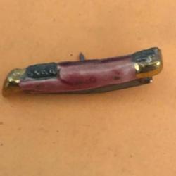 1 pin's couteau laguiole violet Pêche collection
