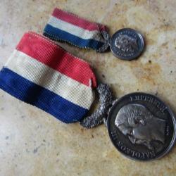 lot 2 médaille acte dévouement attribuée 1857 second empire Napoléon III en argent non lauré Police