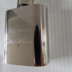 flasque en métal chromé avec mousqueton gravée Chamonix Mt-Blanc vintage H T 6.3 cm stainless Steel