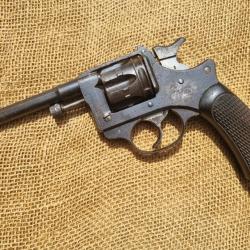 Revolver  model 1892 état moyen petit prix réglementaires ww1
