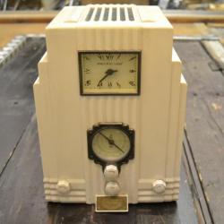 Poste radio vintage Spirit Of Saint Louis style immeuble NewYork années 1930 horloge déco