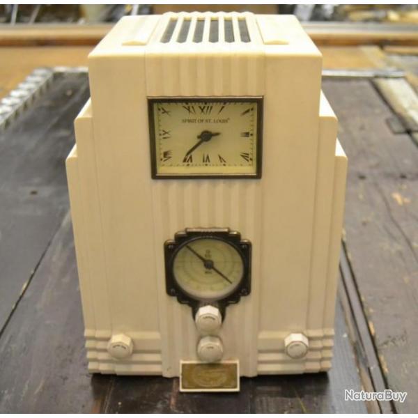 Poste radio vintage Spirit Of Saint Louis style immeuble NewYork annes 1930 horloge dco