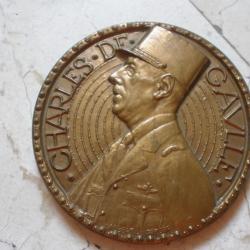 MEDAILLE  GENERAL DE GAULLE CROIX LORRAINE