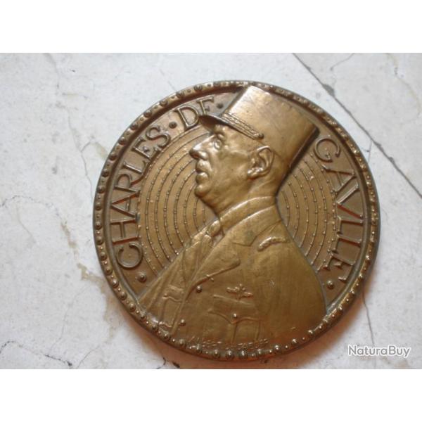 MEDAILLE  GENERAL DE GAULLE CROIX LORRAINE