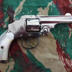 Beau revolver à brisure type Smith et Wesson safety calibre 32 SW plaquettes en nacre