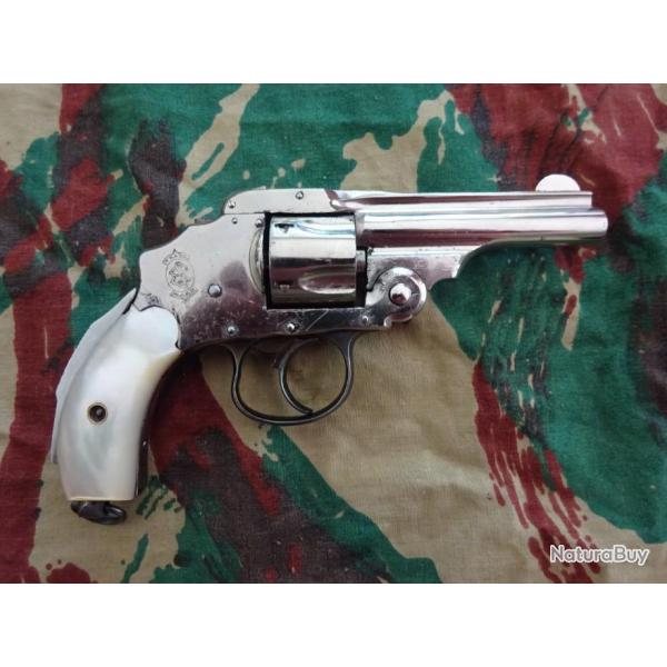Beau revolver  brisure type Smith et Wesson safety calibre 32 SW plaquettes en nacre